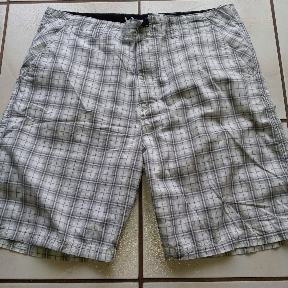 BLUE SOL MENS  PLAID CASUAL SHORTS SZ 38